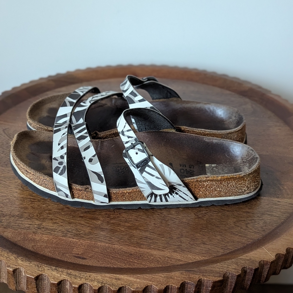 Blk/White Birkenstock Birkis size 37 L6 M 4